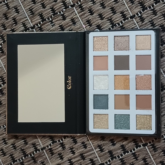 Color Eyeshadow Palette - Picture 3 of 5
